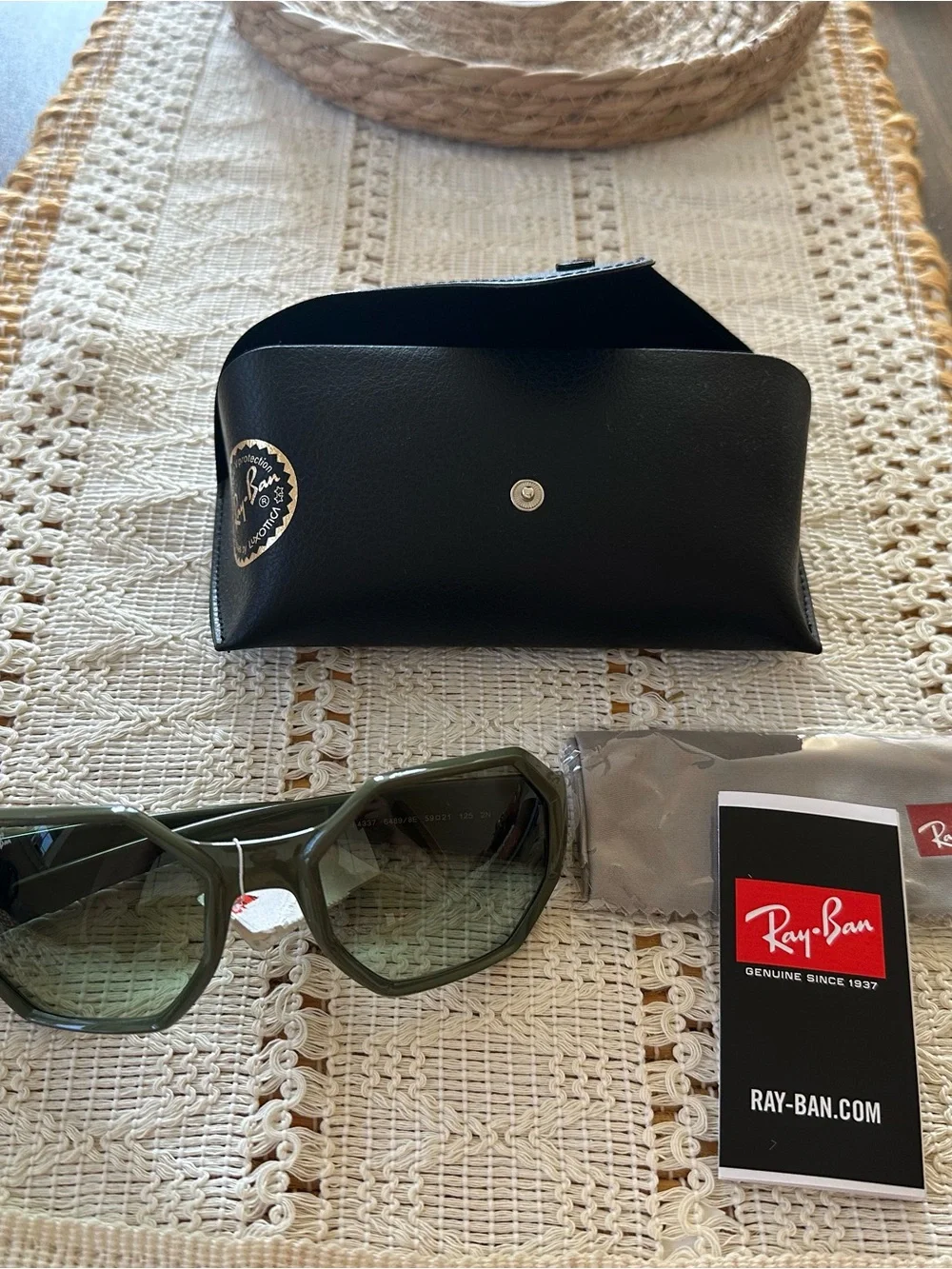 Ray-Ban Men's Olive Green Sunglasses with Black Case and Cloth